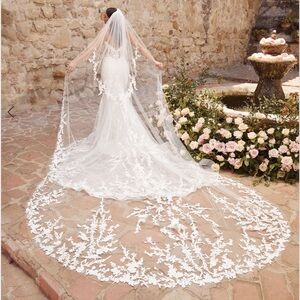 Casablanca lace 2467V ANNALISE VEIL. Never worn